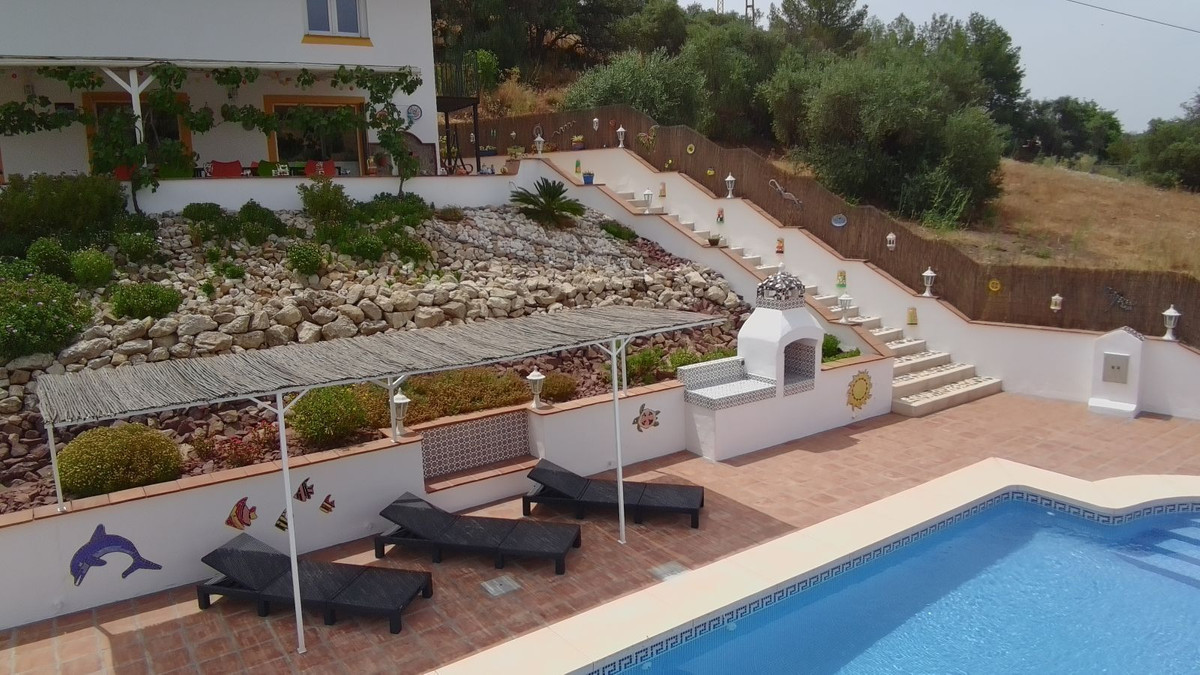 Detached Villa te koop in Almogía | 6 slaapkamers H5075527