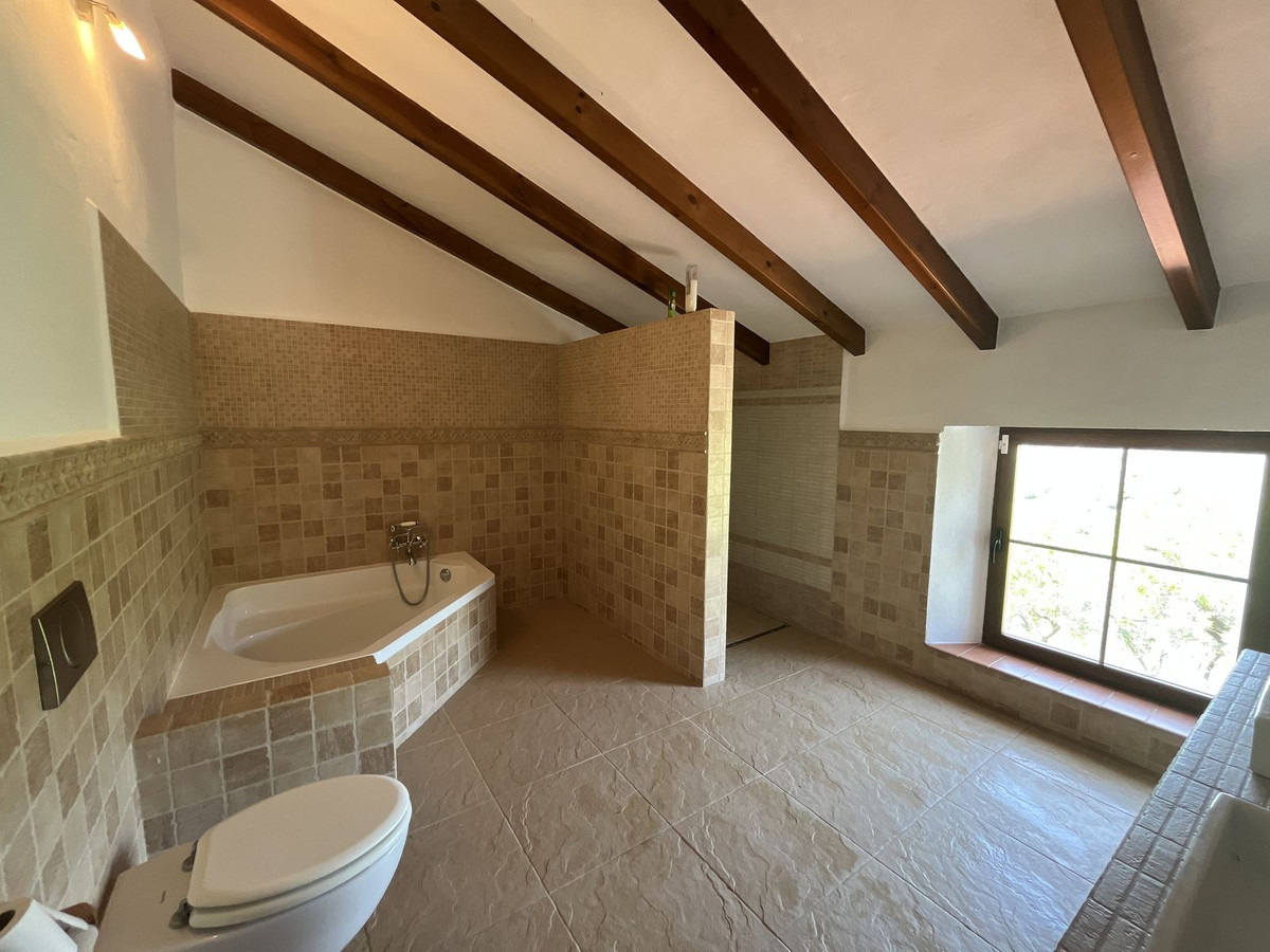 Finca - Cortijo te koop in Almogía | 4 slaapkamers H5213881