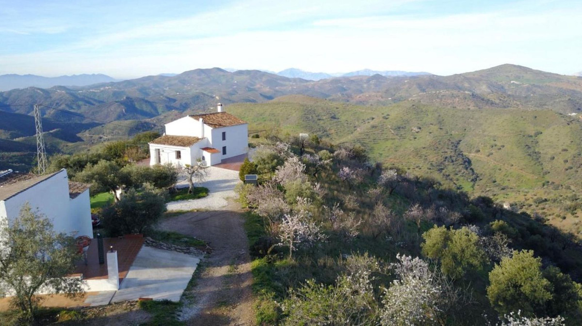 Finca - Cortijo te koop in Almogía | 4 slaapkamers H5213881