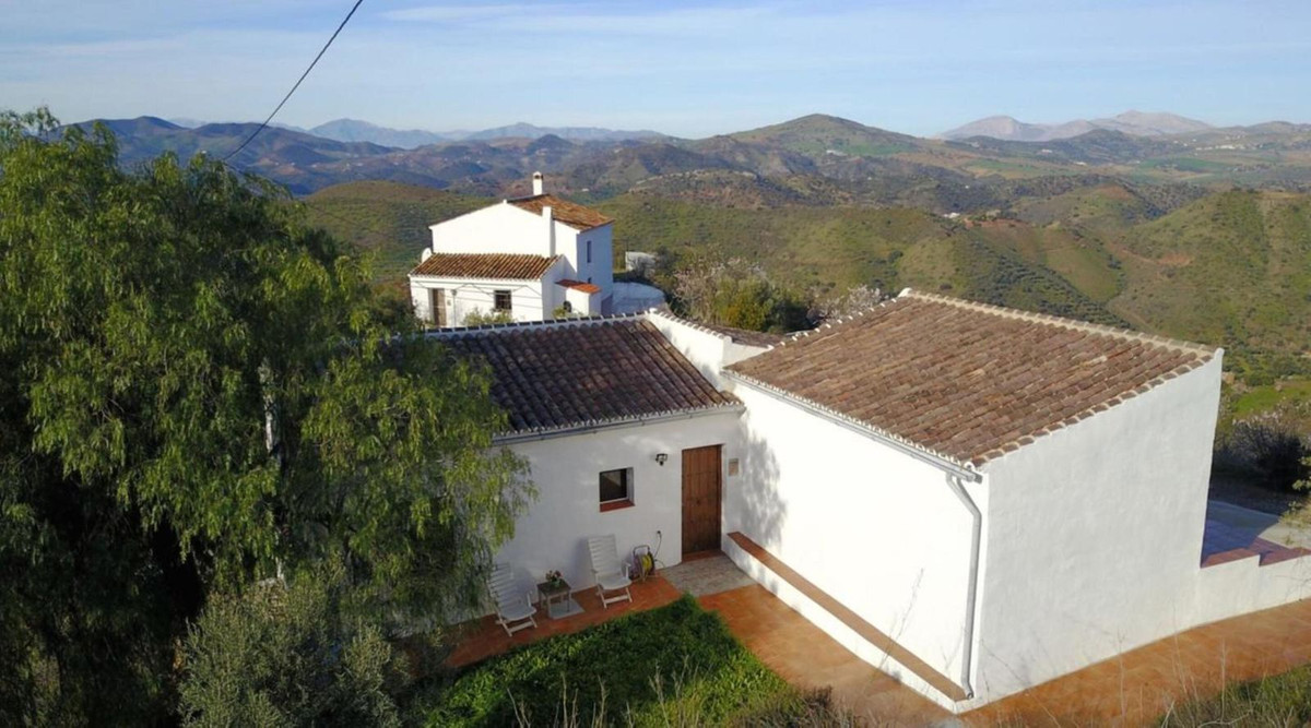 Finca - Cortijo te koop in Almogía | 4 slaapkamers H5213881