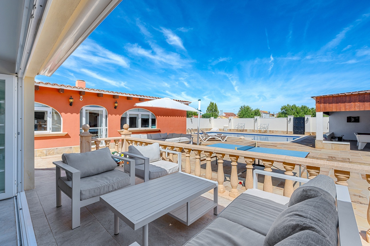 Finca - Cortijo te koop in Almoradi | 6 slaapkamers H5214010