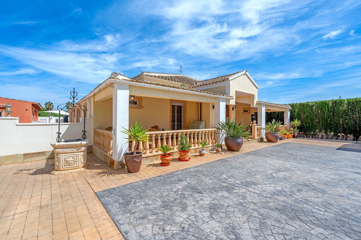 Finca - Cortijo te koop in Almoradi | 6 slaapkamers H5214010