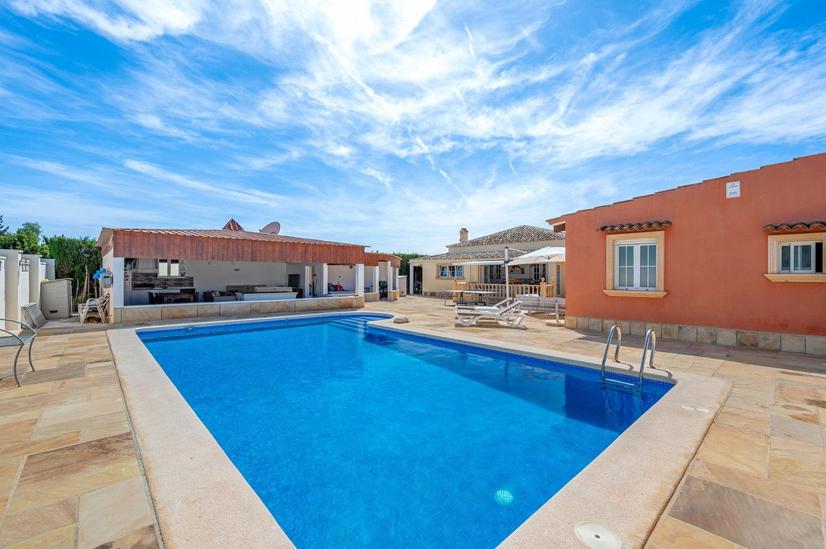 Finca - Cortijo te koop in Almoradi | 6 slaapkamers H5214010