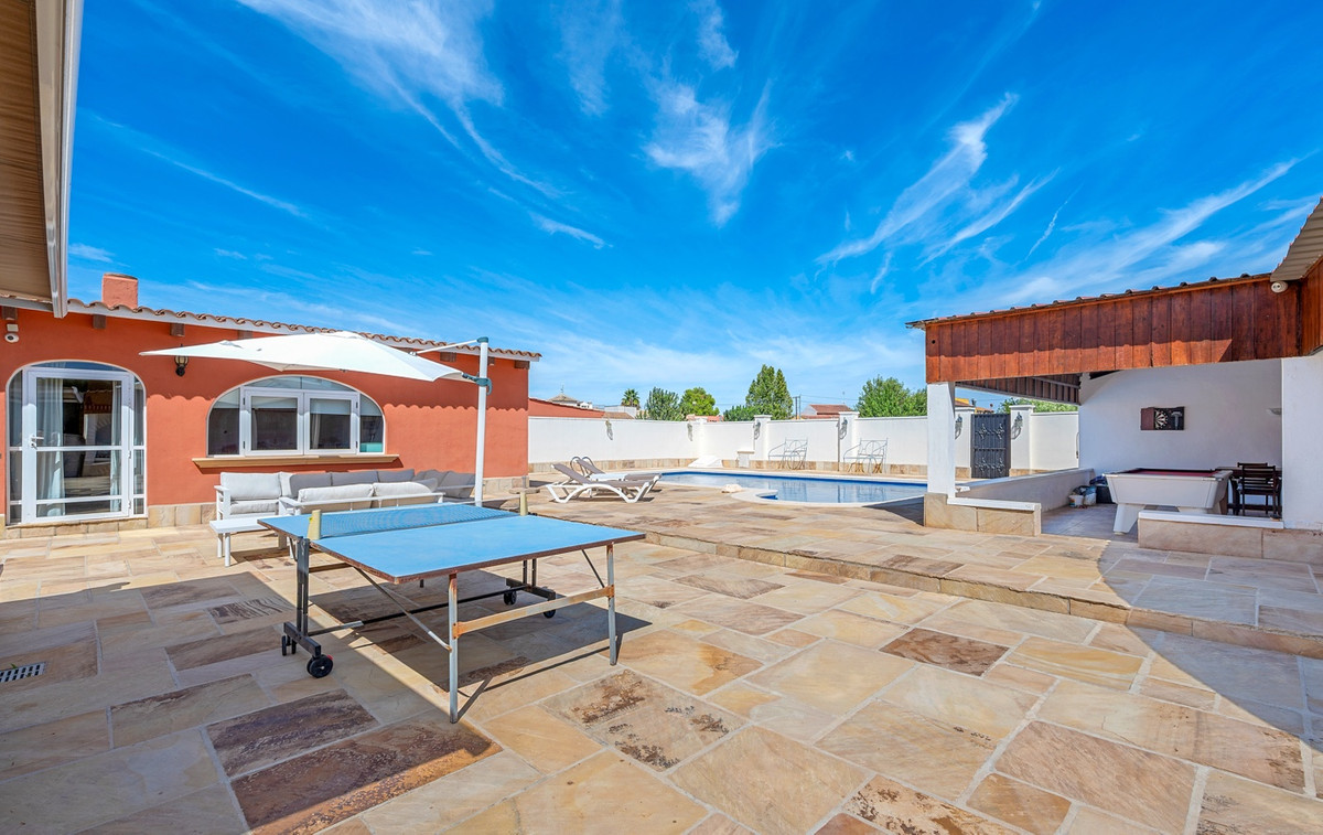 Finca - Cortijo te koop in Almoradi | 6 slaapkamers H5214010