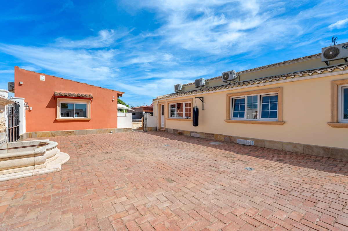 Finca - Cortijo te koop in Almoradi | 6 slaapkamers H5214010