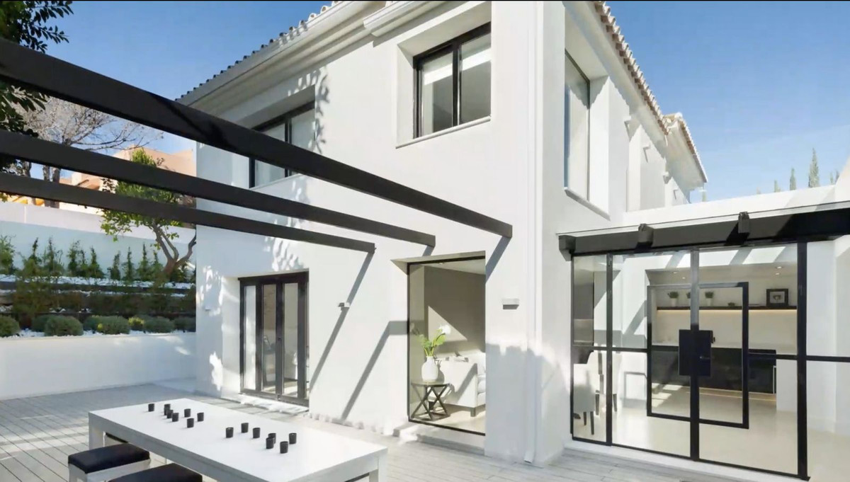Vrijstaande Villa in Aloha-11
