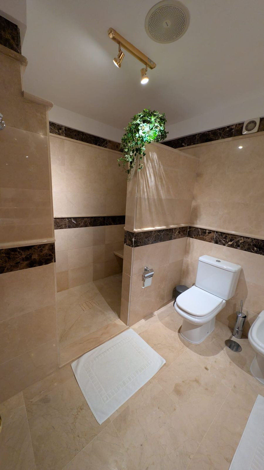 Vrijstaande Villa te koop in Aloha | 7 slaapkamers H5211865