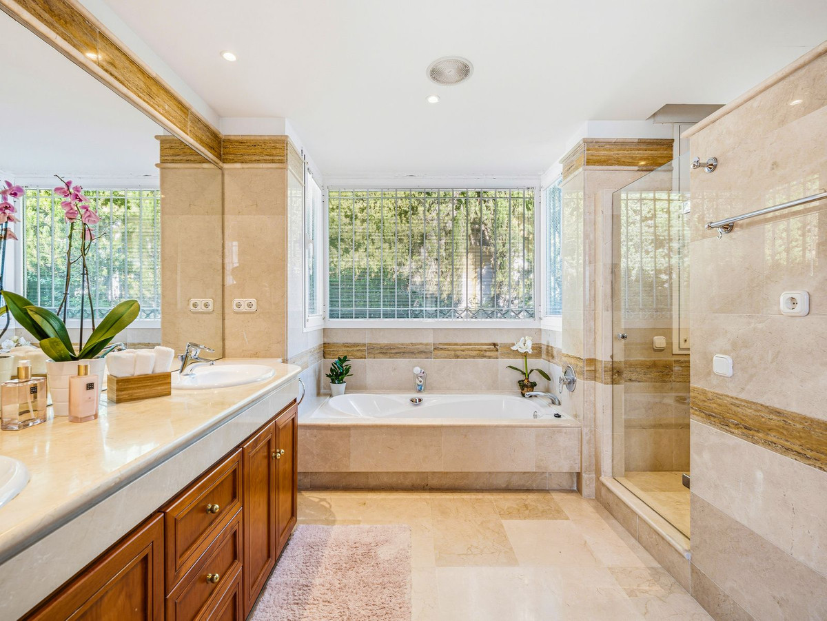 Vrijstaande Villa te koop in Aloha | 7 slaapkamers H5346514