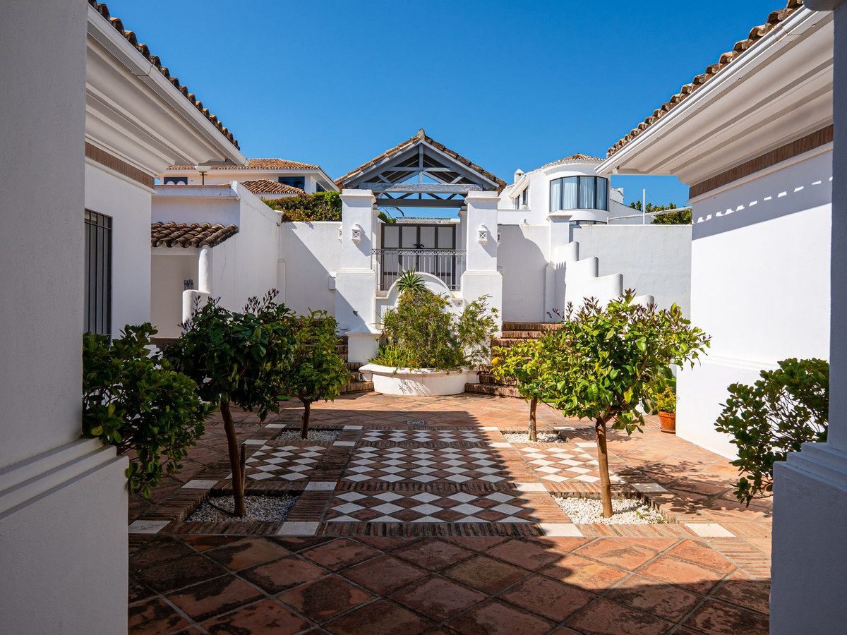 Vrijstaande Villa te koop in Aloha | 7 slaapkamers H5346514