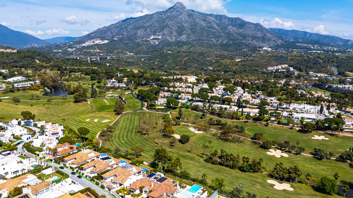 Vrijstaande Villa te koop in Aloha | 7 slaapkamers H5346514