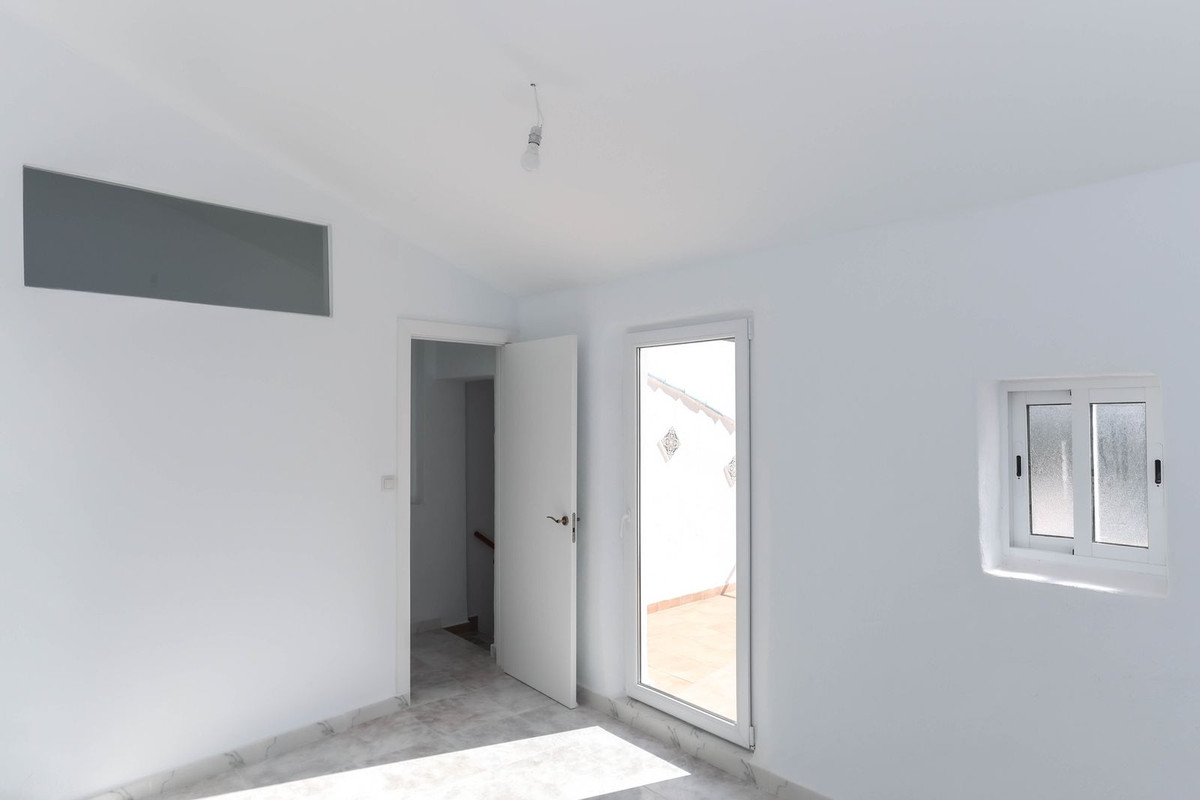 Geschakelde Woning in Alozaina-28