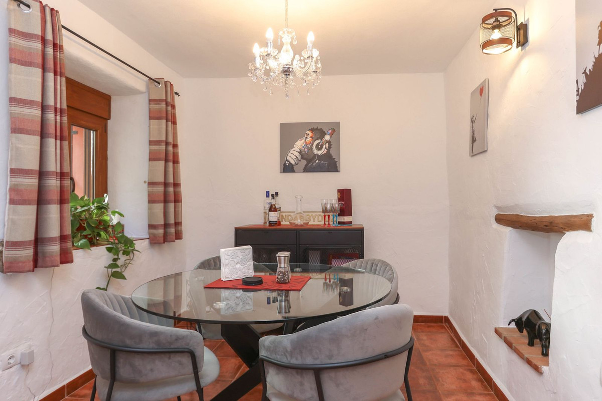 Geschakelde Woning in Alozaina-13