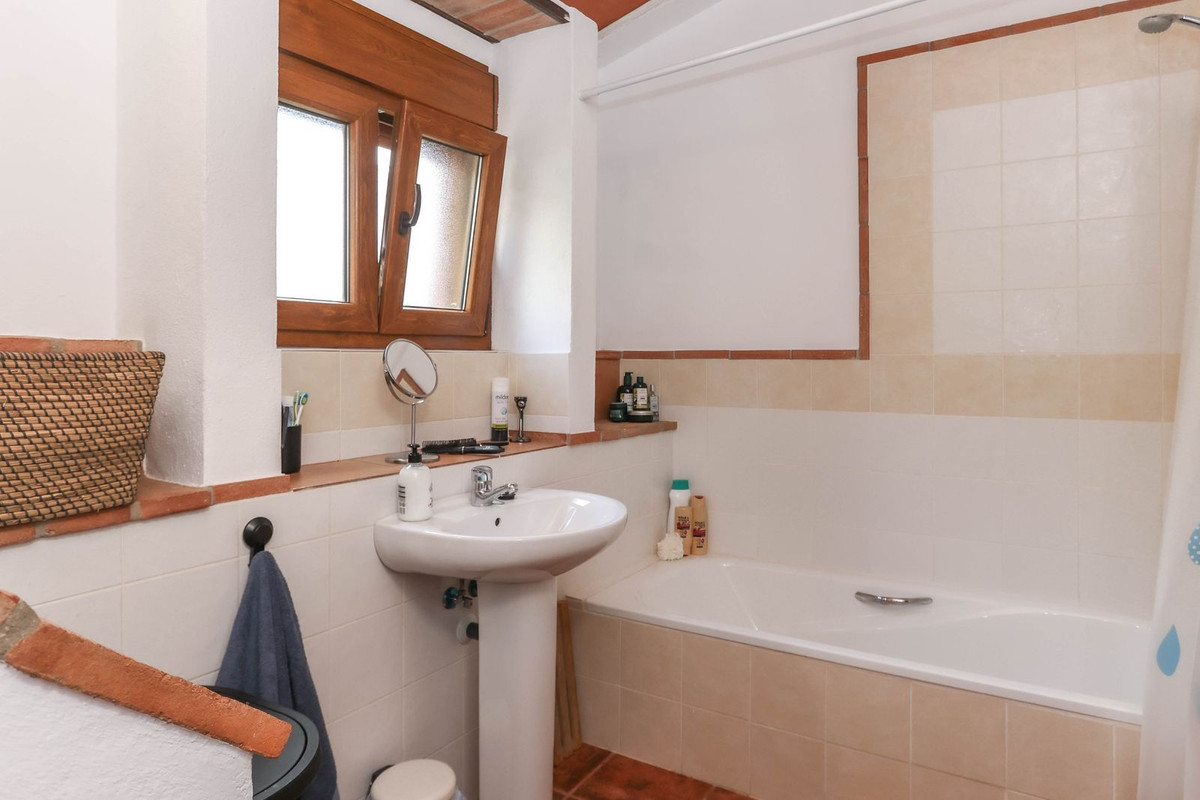 Geschakelde Woning in Alozaina-47