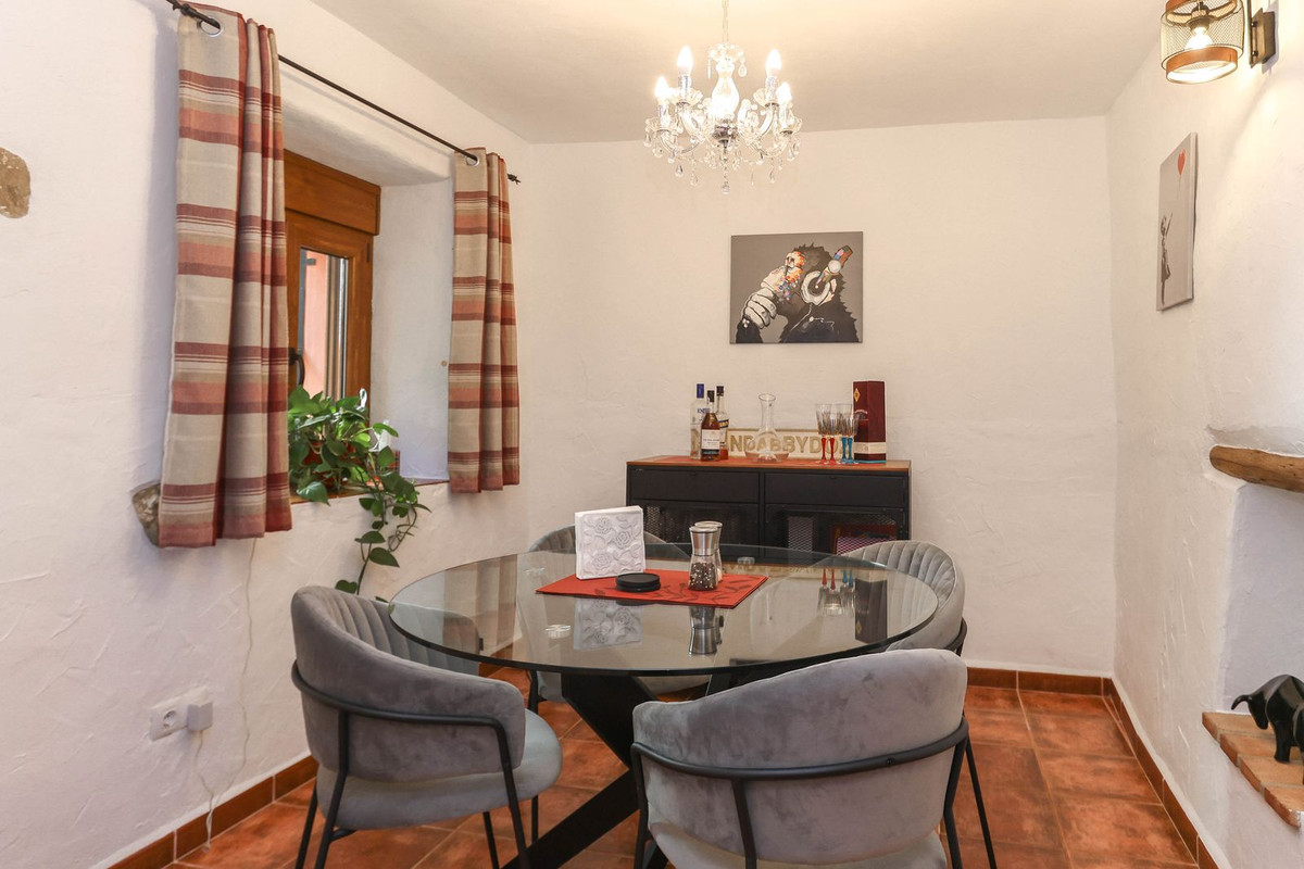 Geschakelde Woning in Alozaina-8
