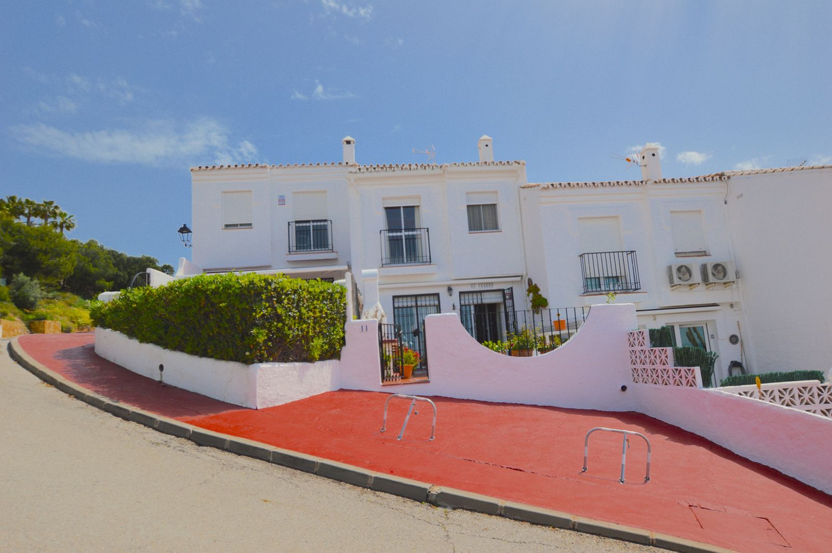 Geschakelde Woning in Altos de los Monteros-1