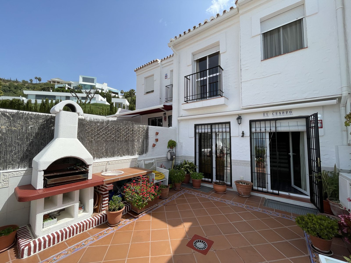 Geschakelde Woning in Altos de los Monteros-29