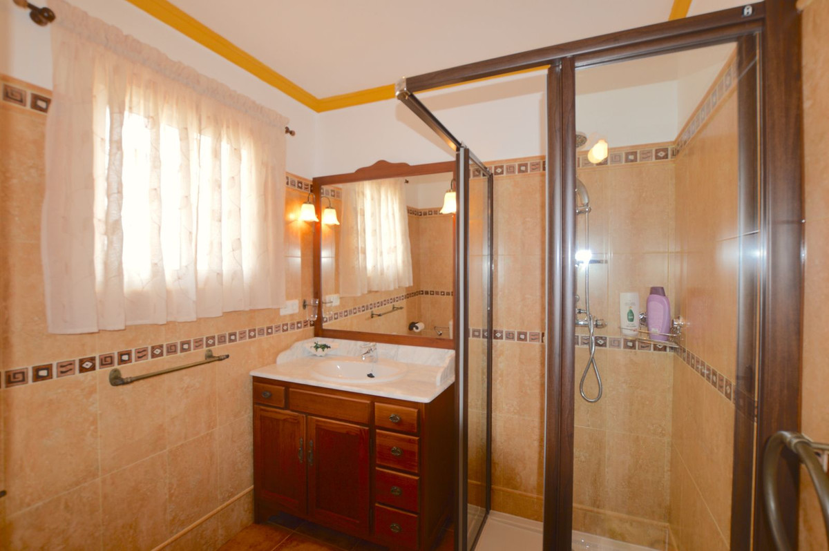 Geschakelde Woning in Altos de los Monteros-8