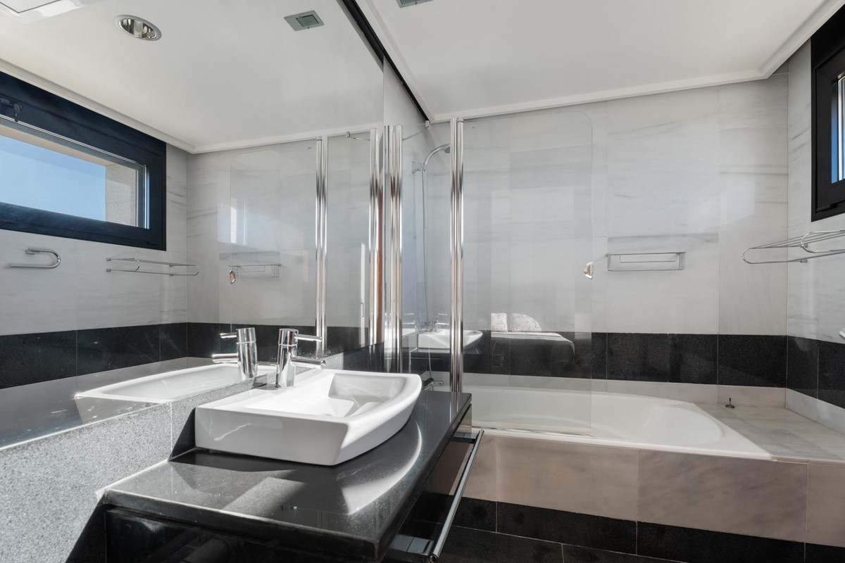 Huis te koop in Altos de los Monteros | 5 slaapkamers H5207968