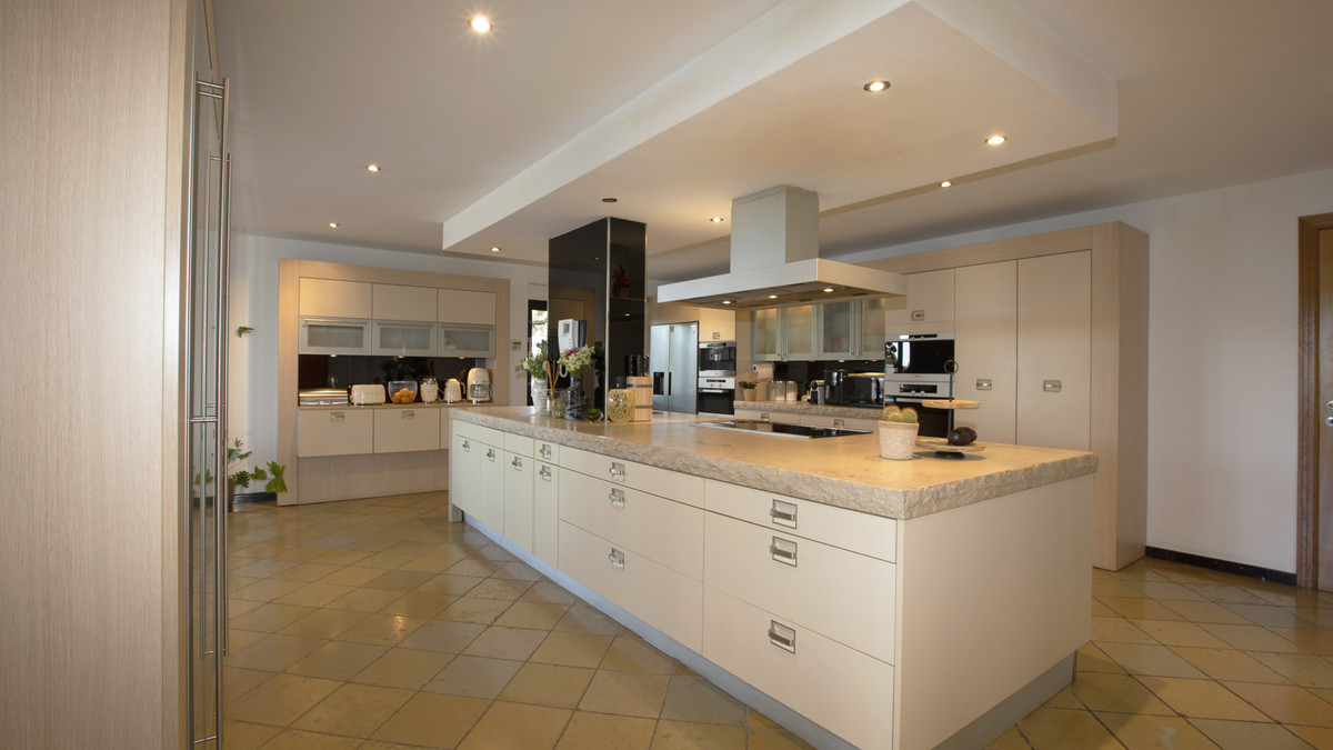 Vrijstaande Villa te koop in Artola | 8 slaapkamers H5259730