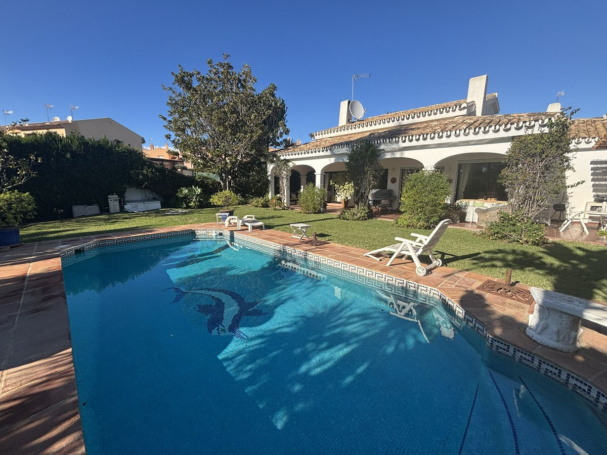 Vrijstaande Villa in Atalaya-1