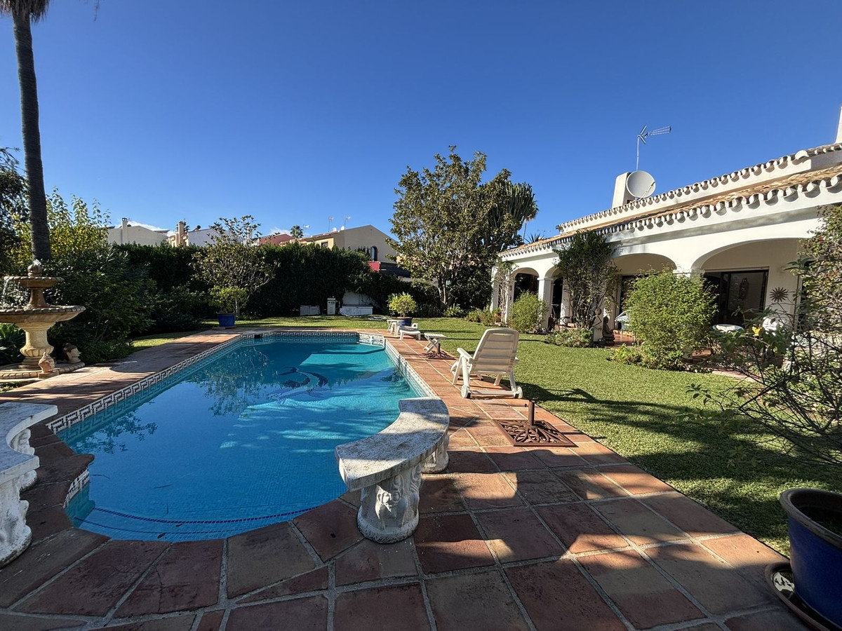 Vrijstaande Villa in Atalaya-2
