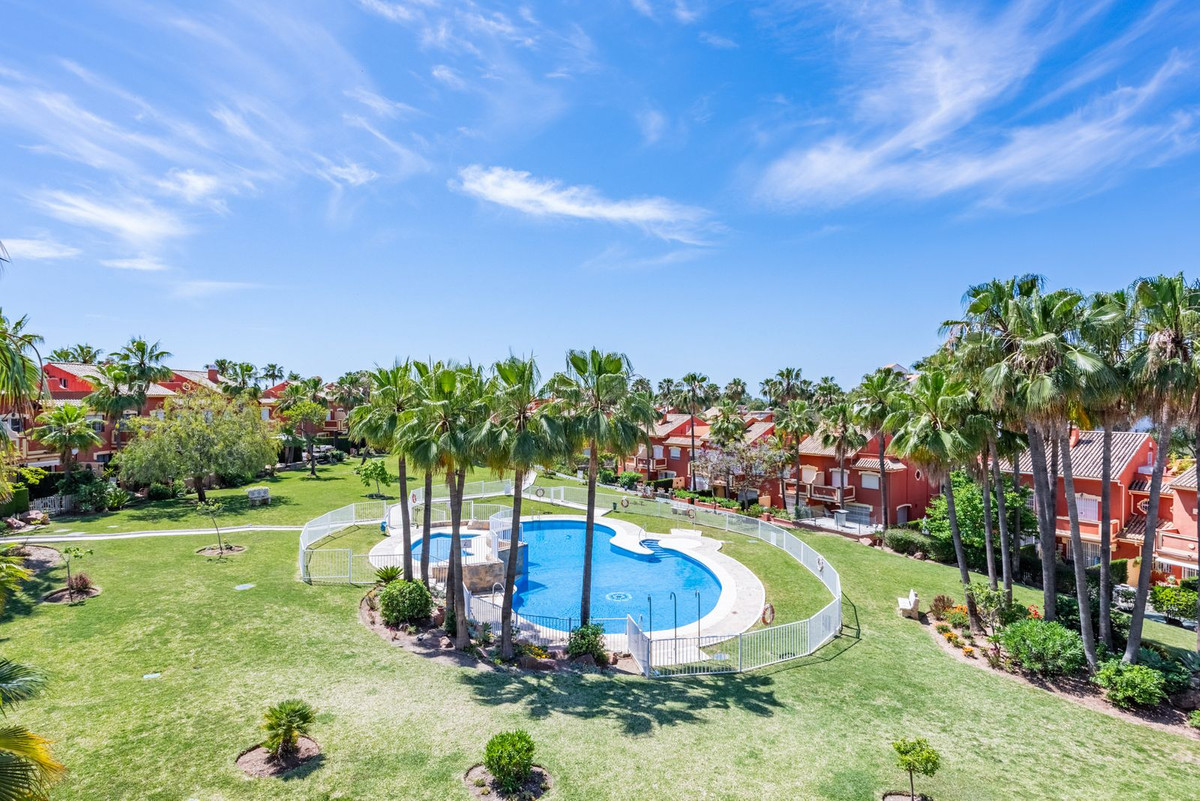 Townhouse for sale in Atalaya | 4 bedrooms H5107918