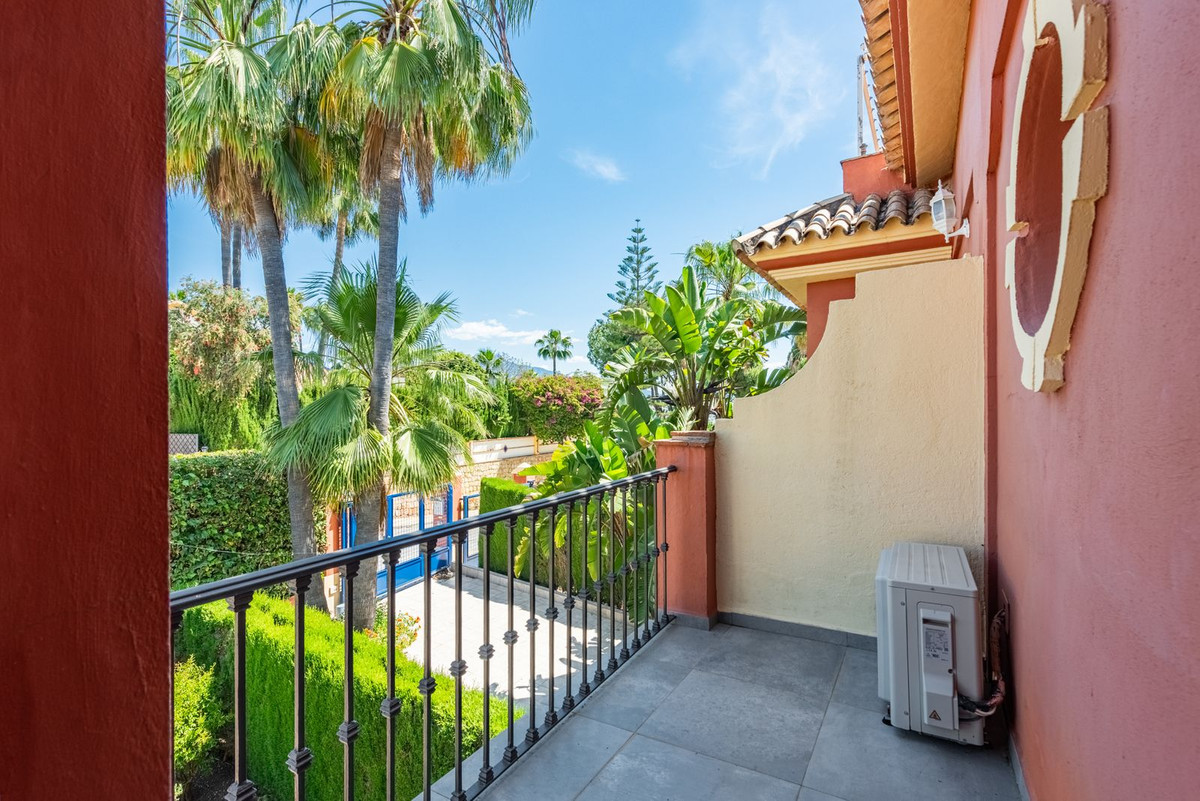 Townhouse for sale in Atalaya | 4 bedrooms H5107918