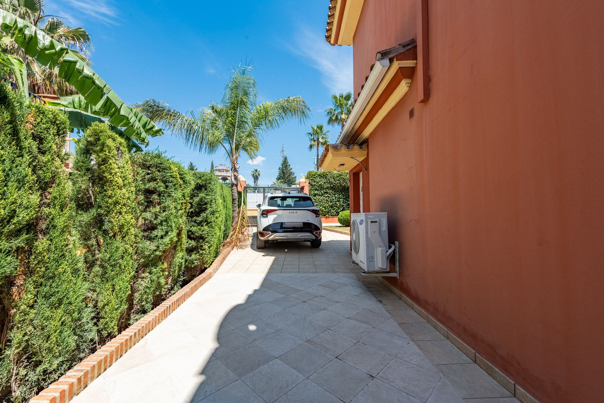 Townhouse for sale in Atalaya | 4 bedrooms H5107918