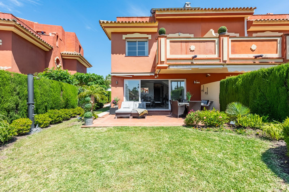 Townhouse for sale in Atalaya | 4 bedrooms H5107918