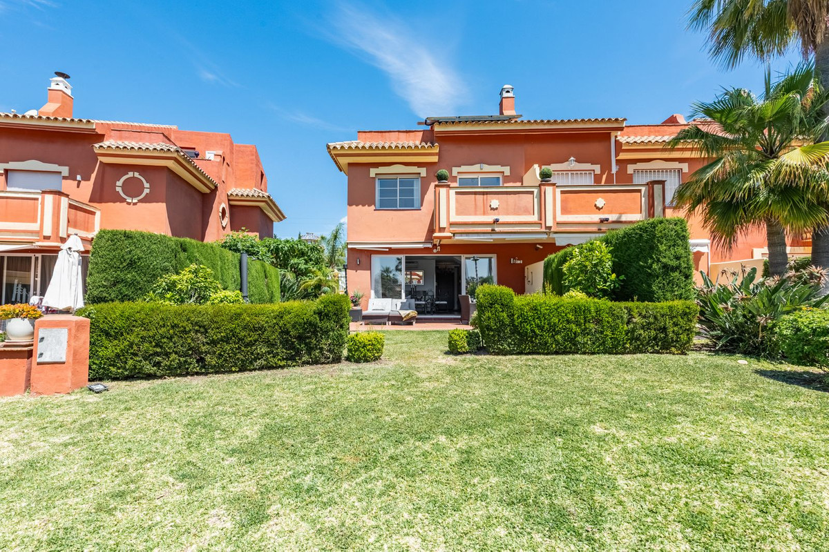 Townhouse for sale in Atalaya | 4 bedrooms H5107918