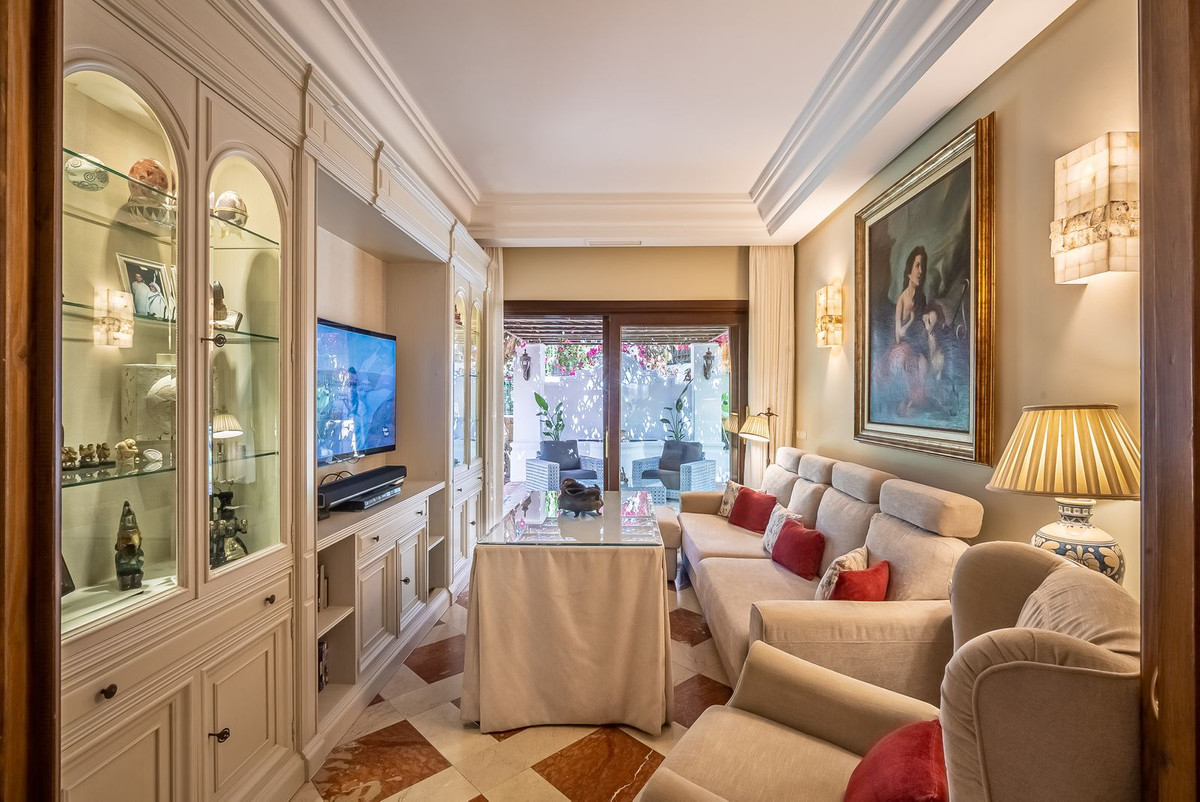 Huis te koop in Bahía de Marbella | 7 slaapkamers H4331503