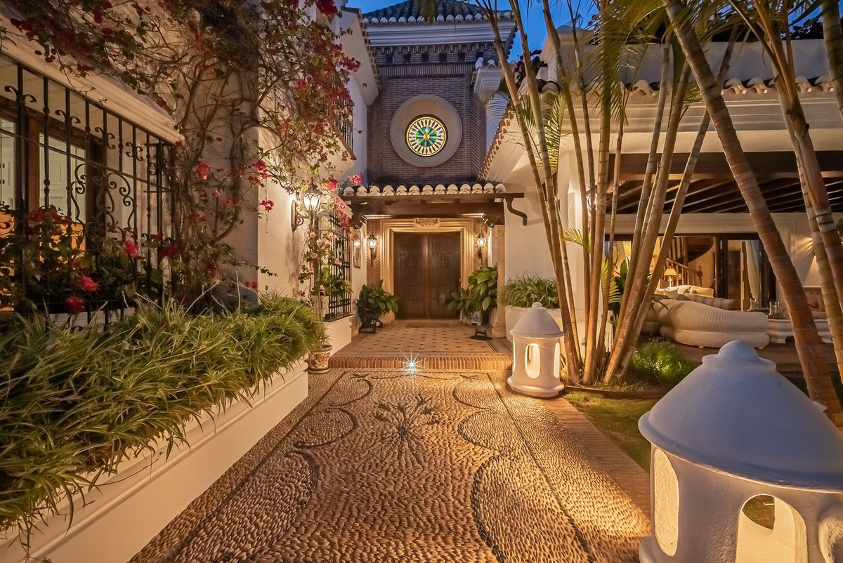 Huis te koop in Bahía de Marbella | 7 slaapkamers H4331503