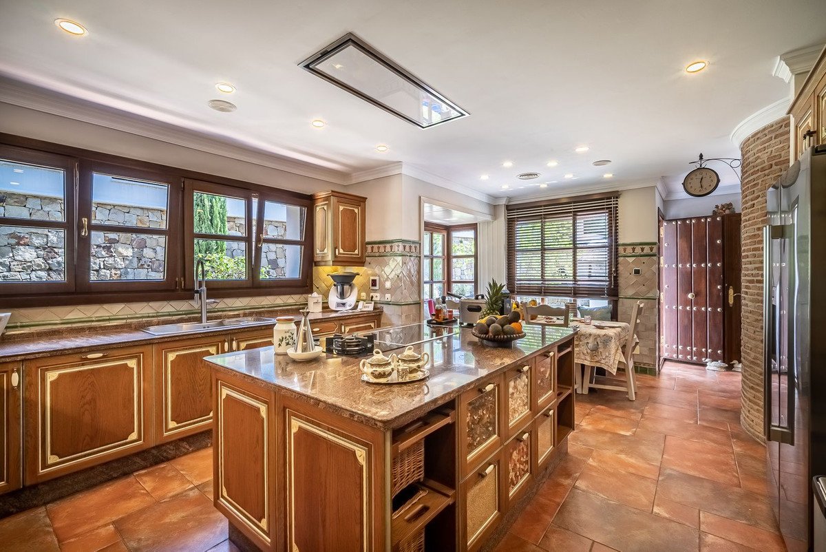 Huis te koop in Bahía de Marbella | 7 slaapkamers H4331503