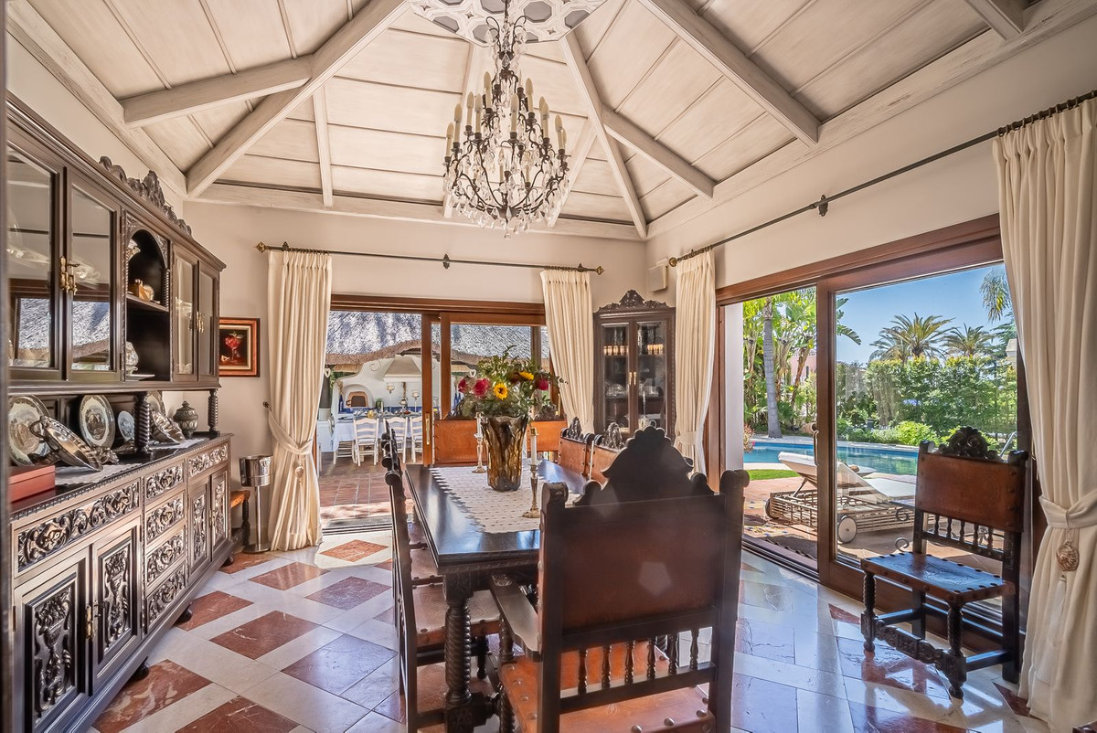 Huis te koop in Bahía de Marbella | 7 slaapkamers H4331503