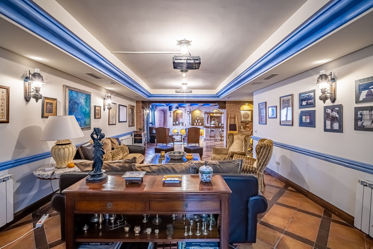 Huis te koop in Bahía de Marbella | 7 slaapkamers H4331503