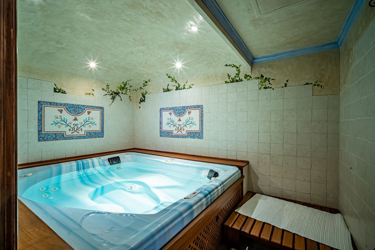 Huis te koop in Bahía de Marbella | 7 slaapkamers H4331503