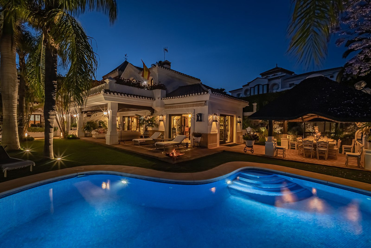 Huis te koop in Bahía de Marbella | 7 slaapkamers H4331503