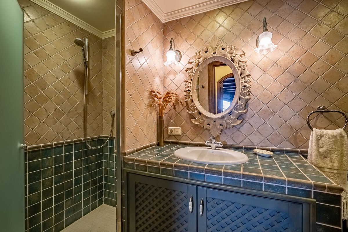 Huis te koop in Bahía de Marbella | 7 slaapkamers H4331503