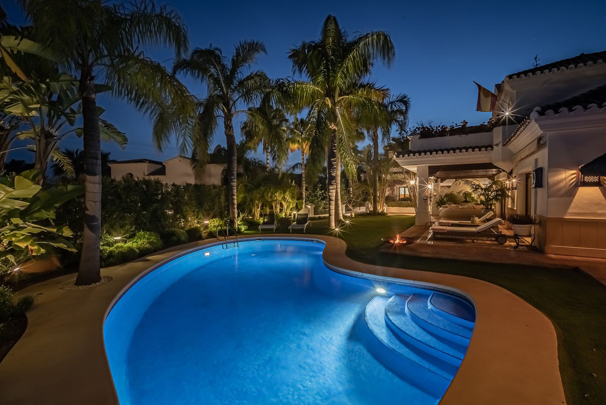 Huis te koop in Bahía de Marbella | 7 slaapkamers H4331503