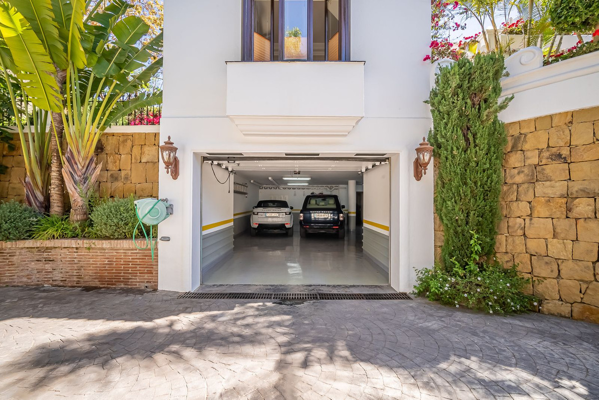 Huis te koop in Bahía de Marbella | 7 slaapkamers H4331503