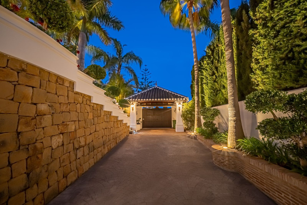 Huis te koop in Bahía de Marbella | 7 slaapkamers H4331503