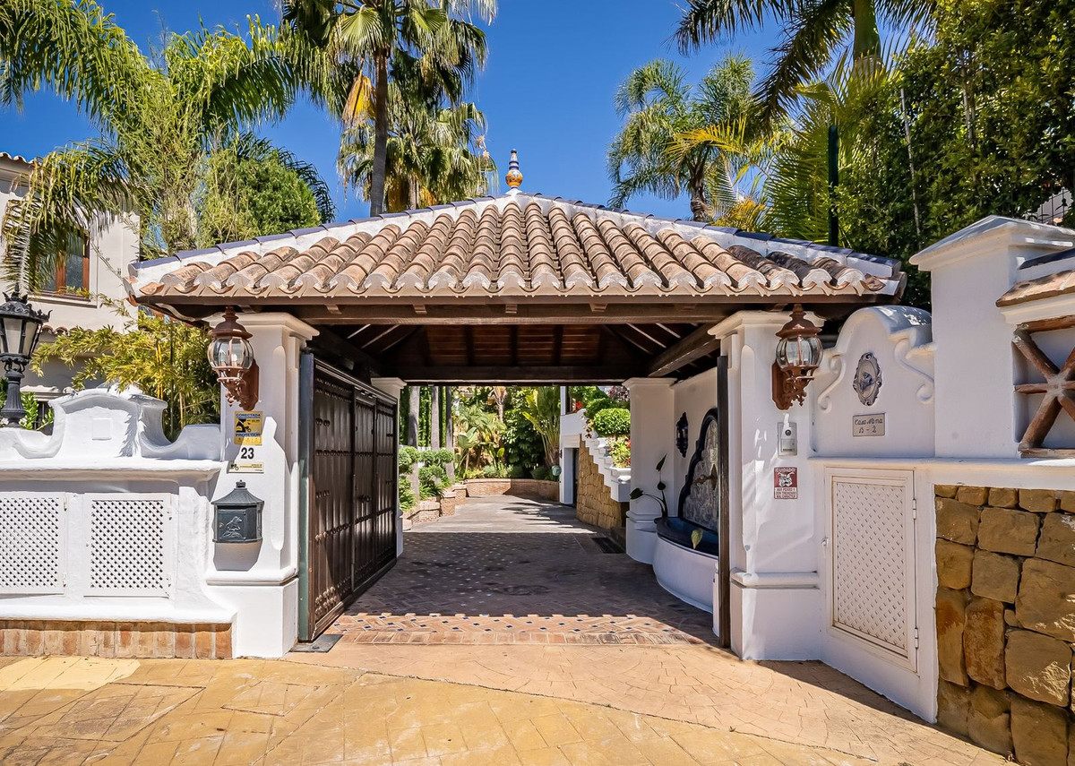 Huis te koop in Bahía de Marbella | 7 slaapkamers H4331503