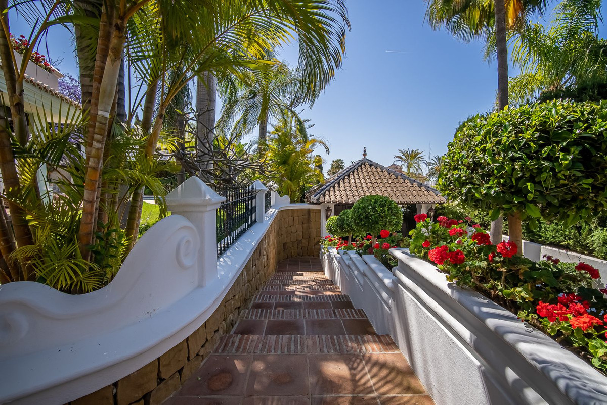 Huis te koop in Bahía de Marbella | 7 slaapkamers H4331503