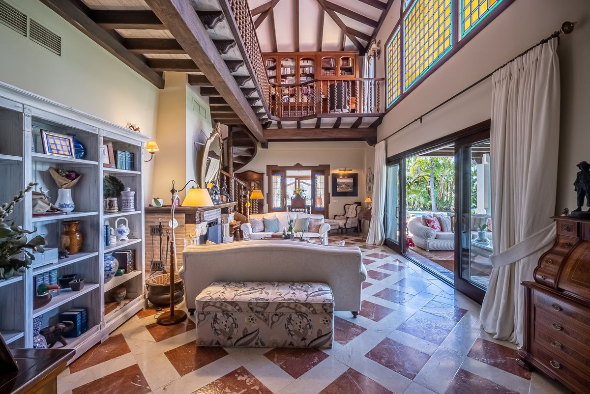 Huis te koop in Bahía de Marbella | 7 slaapkamers H4331503