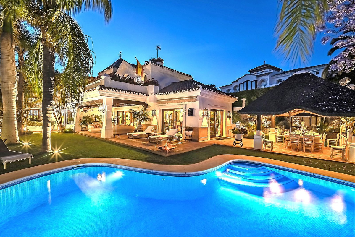 Huis te koop in Bahía de Marbella | 7 slaapkamers H4331503