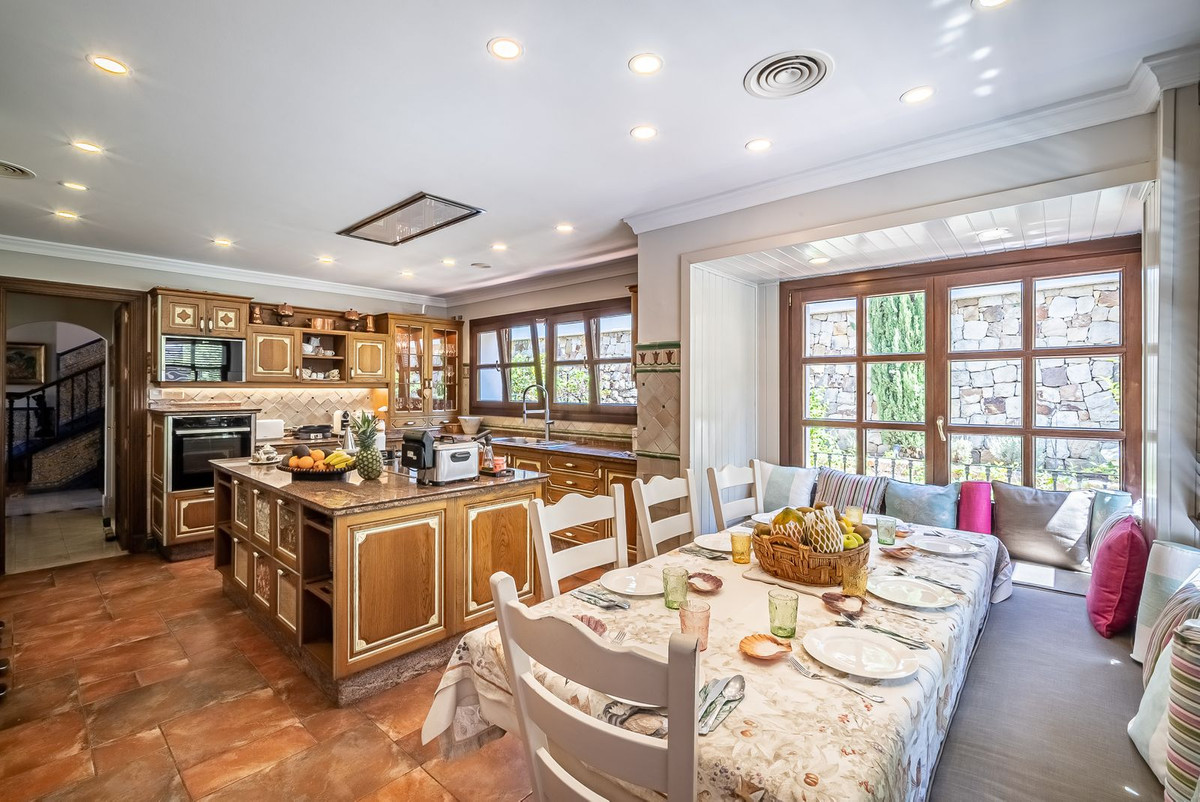 Huis te koop in Bahía de Marbella | 7 slaapkamers H4331503