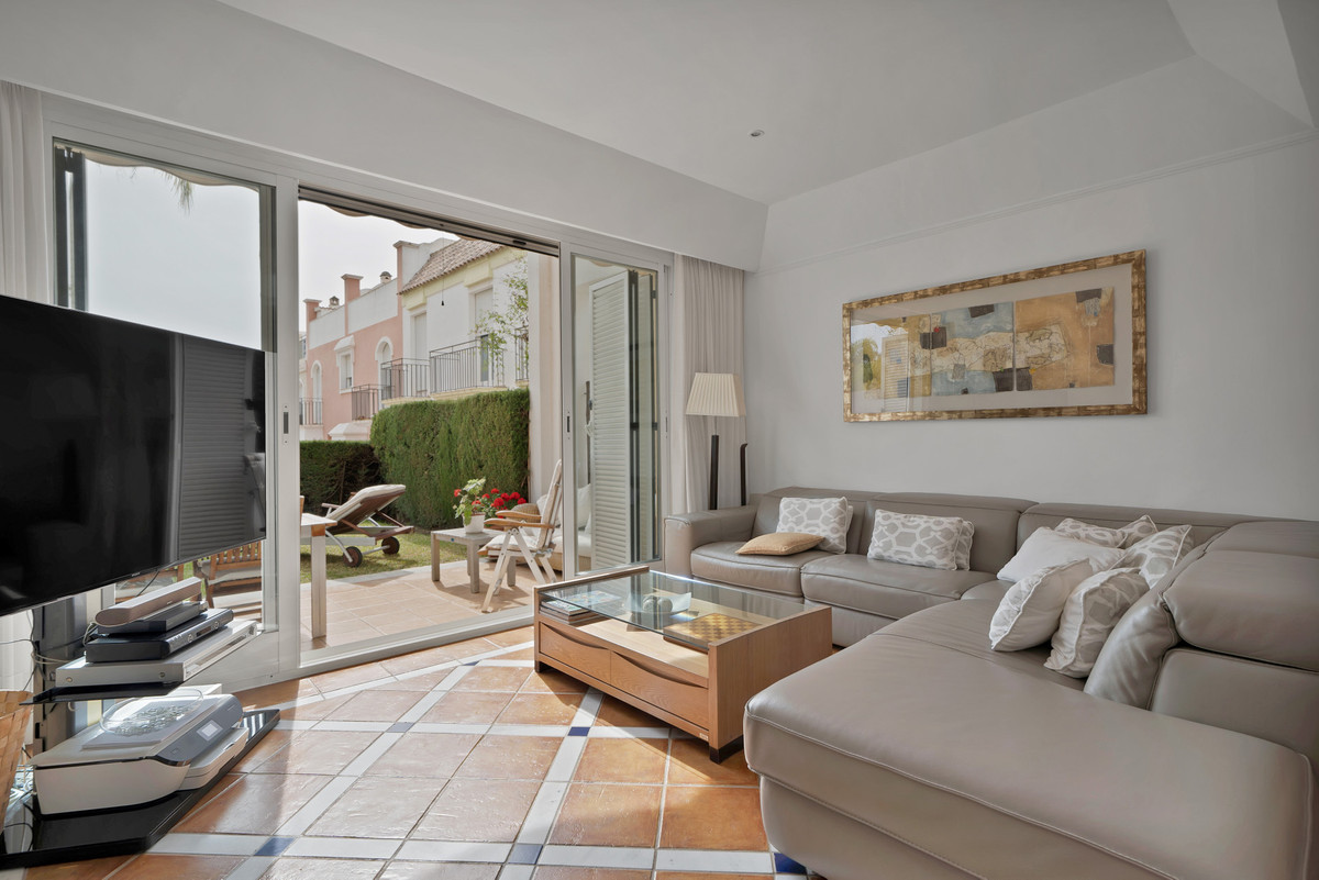 Semi-Vrijstaande Villa in Bahía de Marbella-16