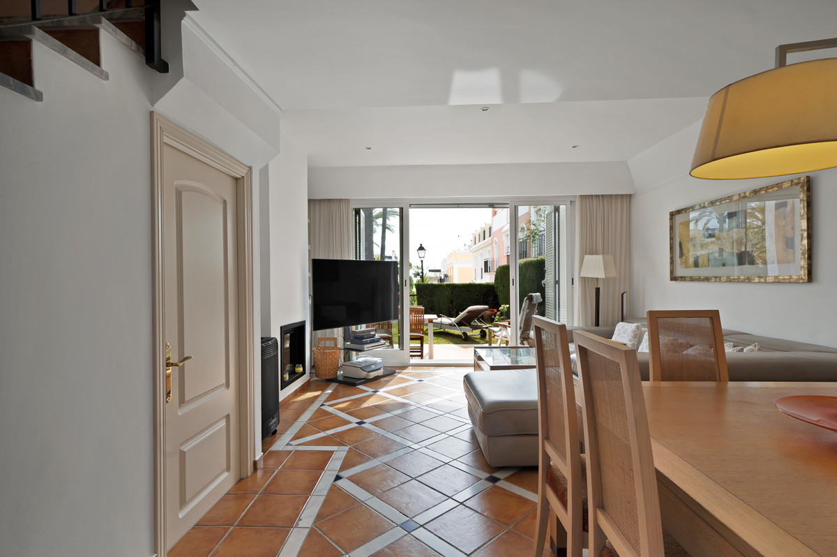 Semi-Vrijstaande Villa in Bahía de Marbella-17