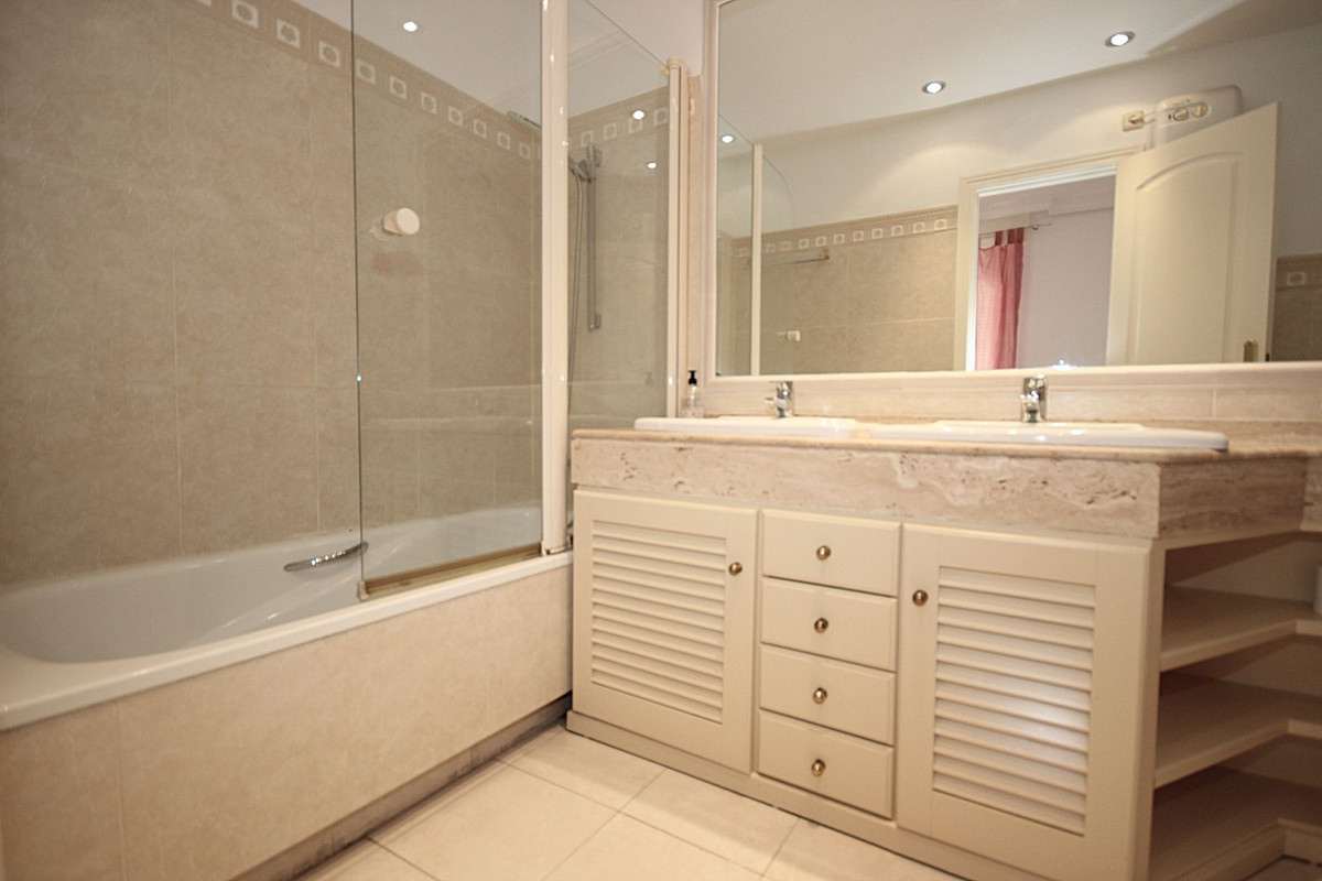 Huis te koop in Bahía de Marbella | 3 slaapkamers H5078884