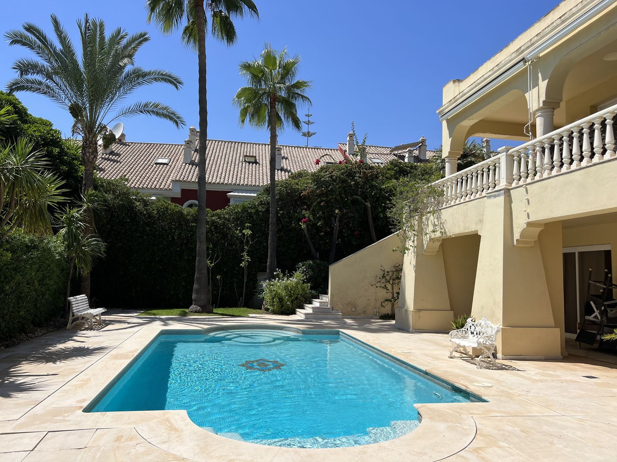 Huis te koop in Bahía de Marbella | 4 slaapkamers H5251417